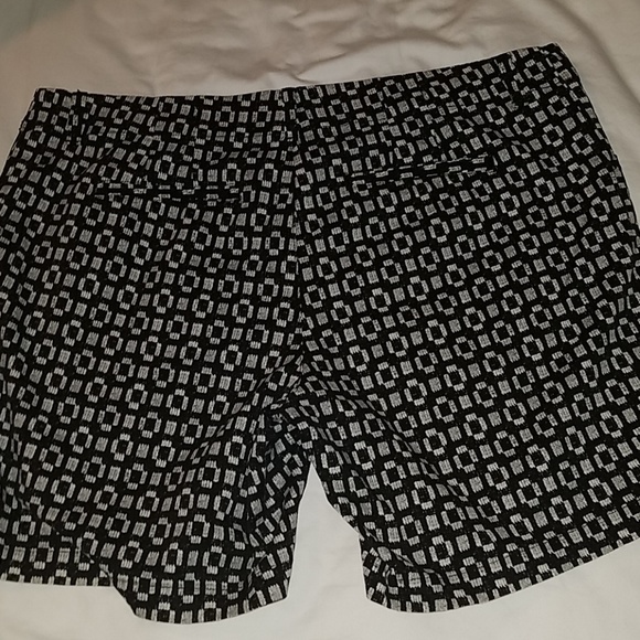 EUC Lee Midrise black & white shorts 18W, like new - Picture 3 of 3